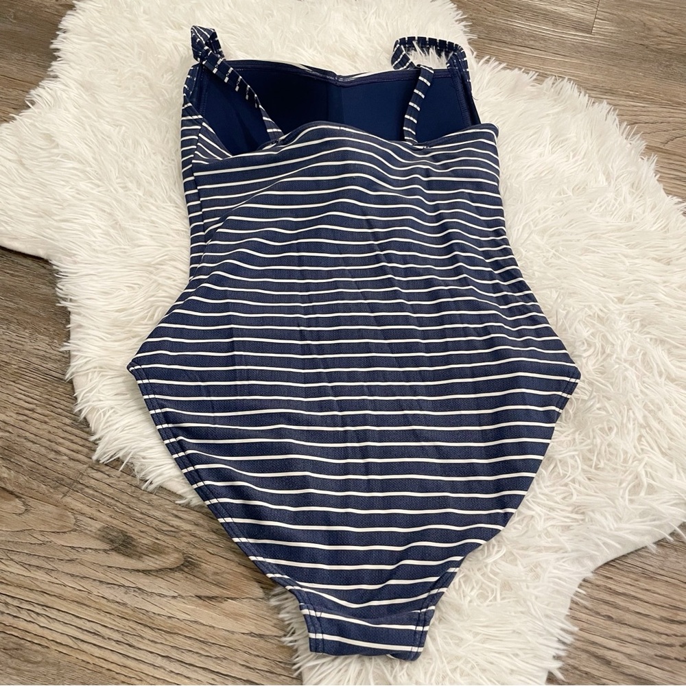 NIPTUCK Swimsuit Navy Stripe 6 Slimming Ruched Small Nautical Coastal - Picture 10 of 12